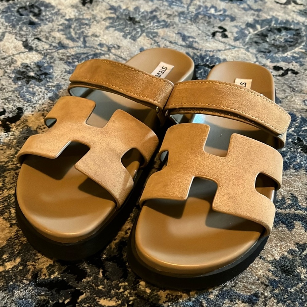 STEVE MADDEN MAYVEN SANDAL TAUPE HERMES DUPE